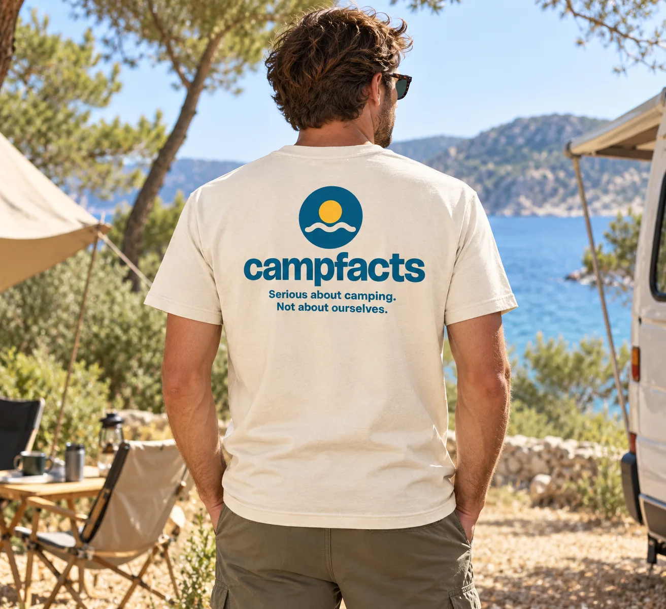 Campfacts Original, T-shirt heren, ecru, gedragen (ontwerpweergave)