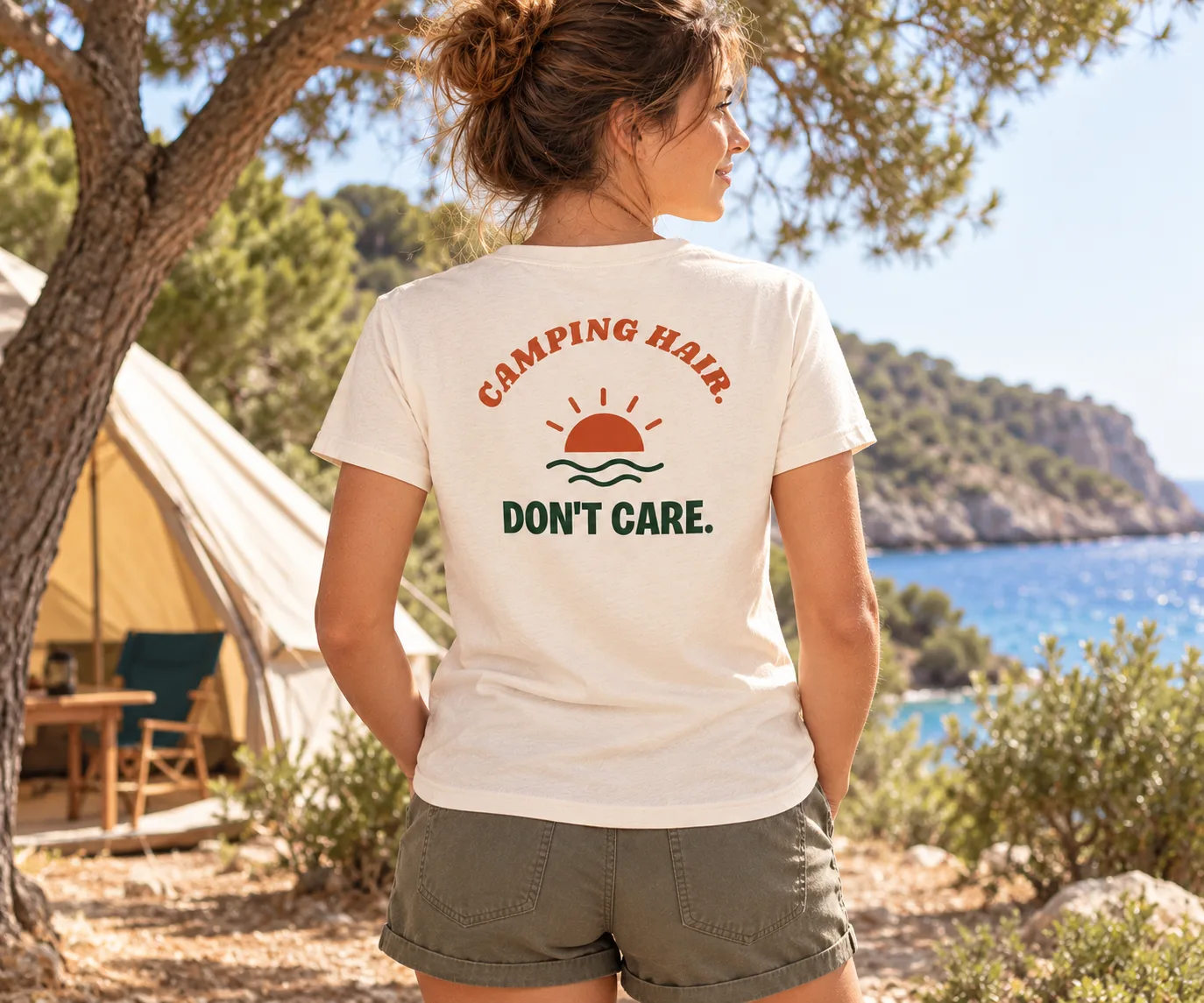 Camping Hair. Don’t Care., T-shirt dames, ecru, gedragen (ontwerpweergave)