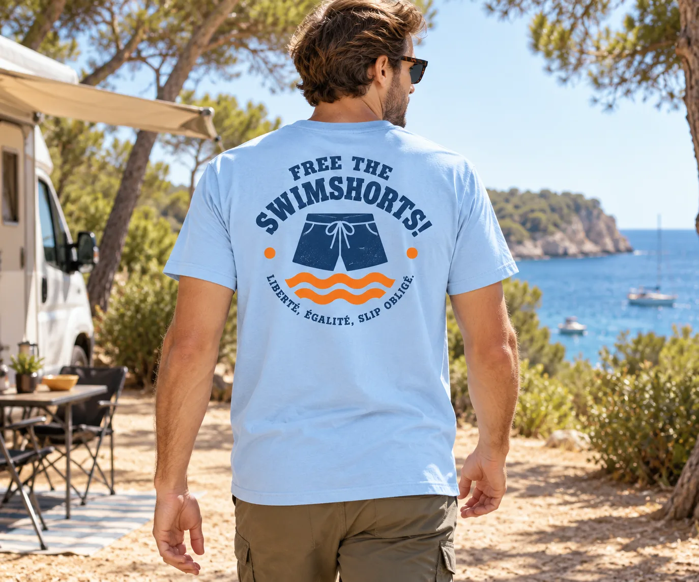 Free the Swimshorts!, T-shirt heren, lichtblauw, gedragen (ontwerpweergave)