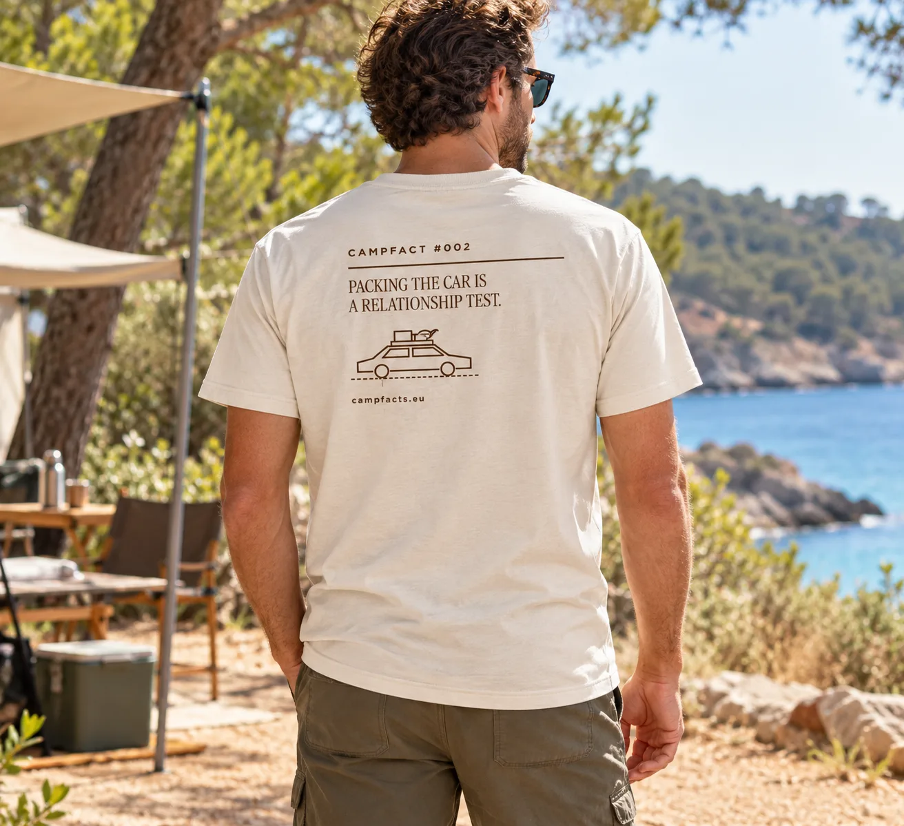 Campfact #002: Relationship Test, T-shirt heren, ecru, gedragen (ontwerpweergave)